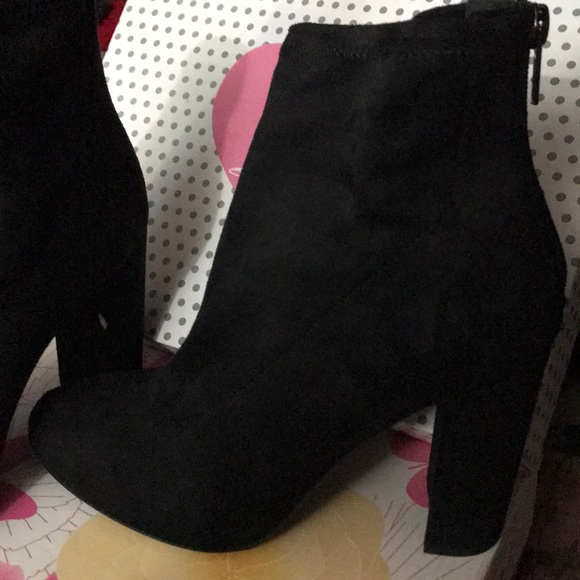 Boots - Picture 3 of 8